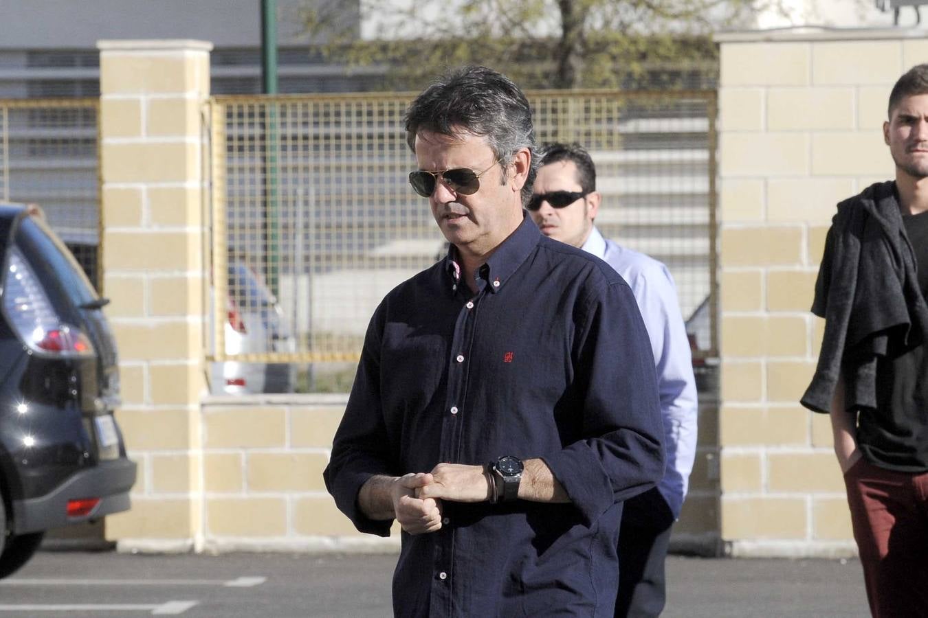 Familiares y amigos dan su último adiós a Lalo García