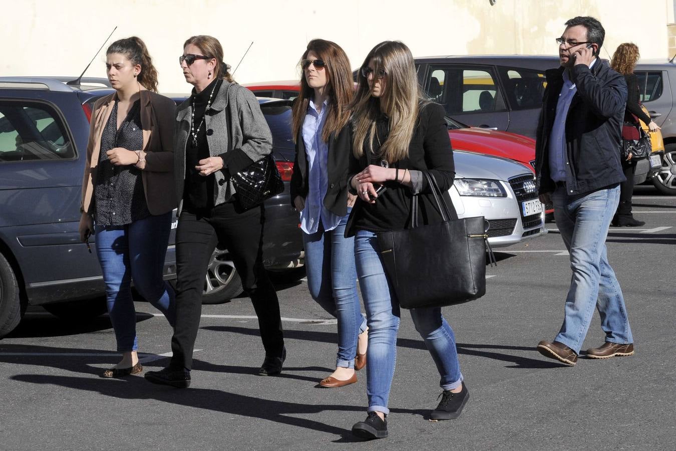 Familiares y amigos dan su último adiós a Lalo García