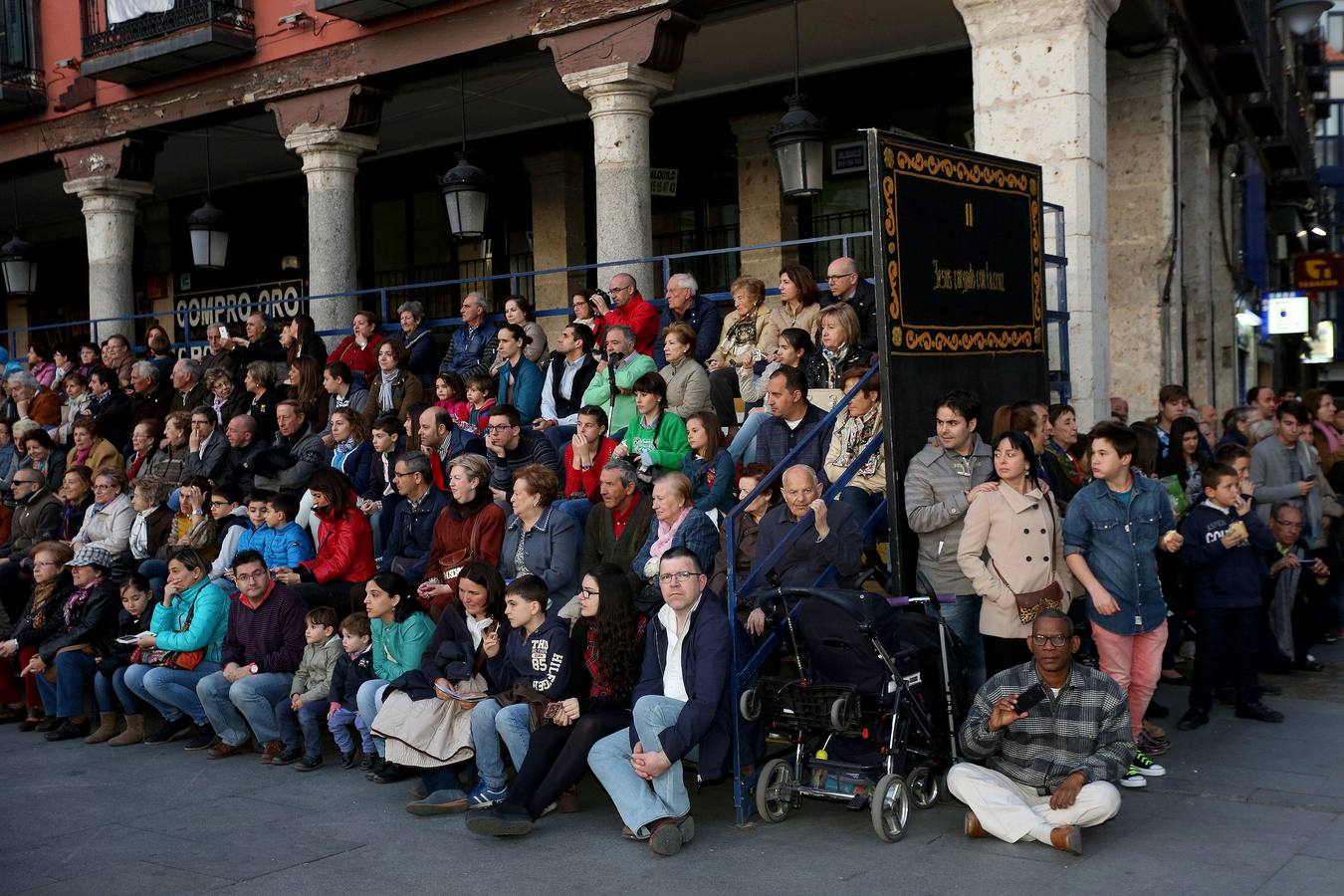 Si estuviste en el Vía Crucis Procesional, búscate en las fotos (1/2)