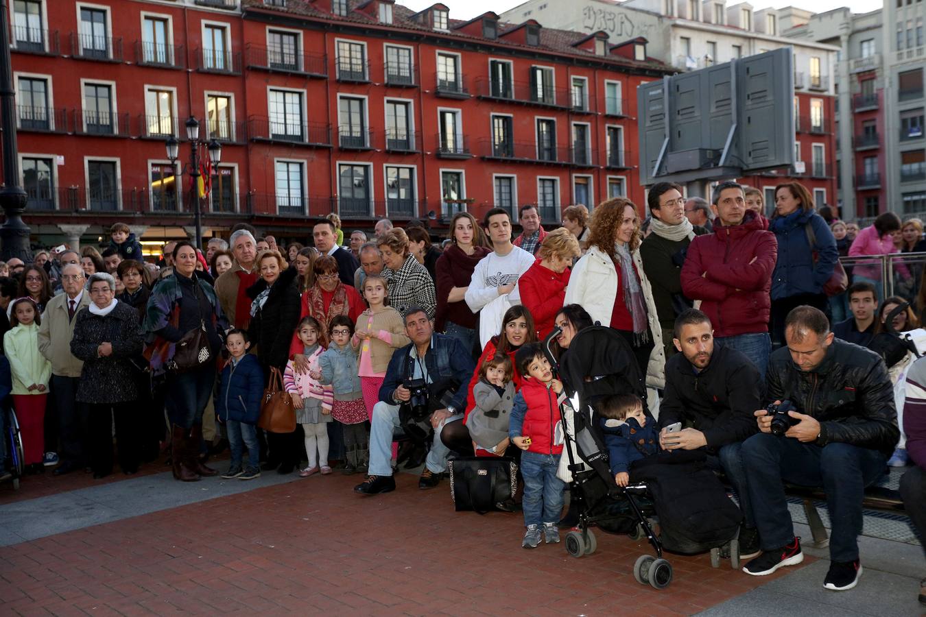 Si estuviste en el Vía Crucis Procesional, búscate en las fotos (1/2)