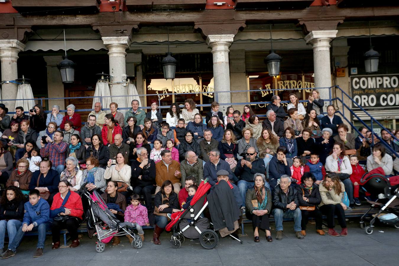 Si estuviste en el Vía Crucis Procesional, búscate en las fotos (1/2)