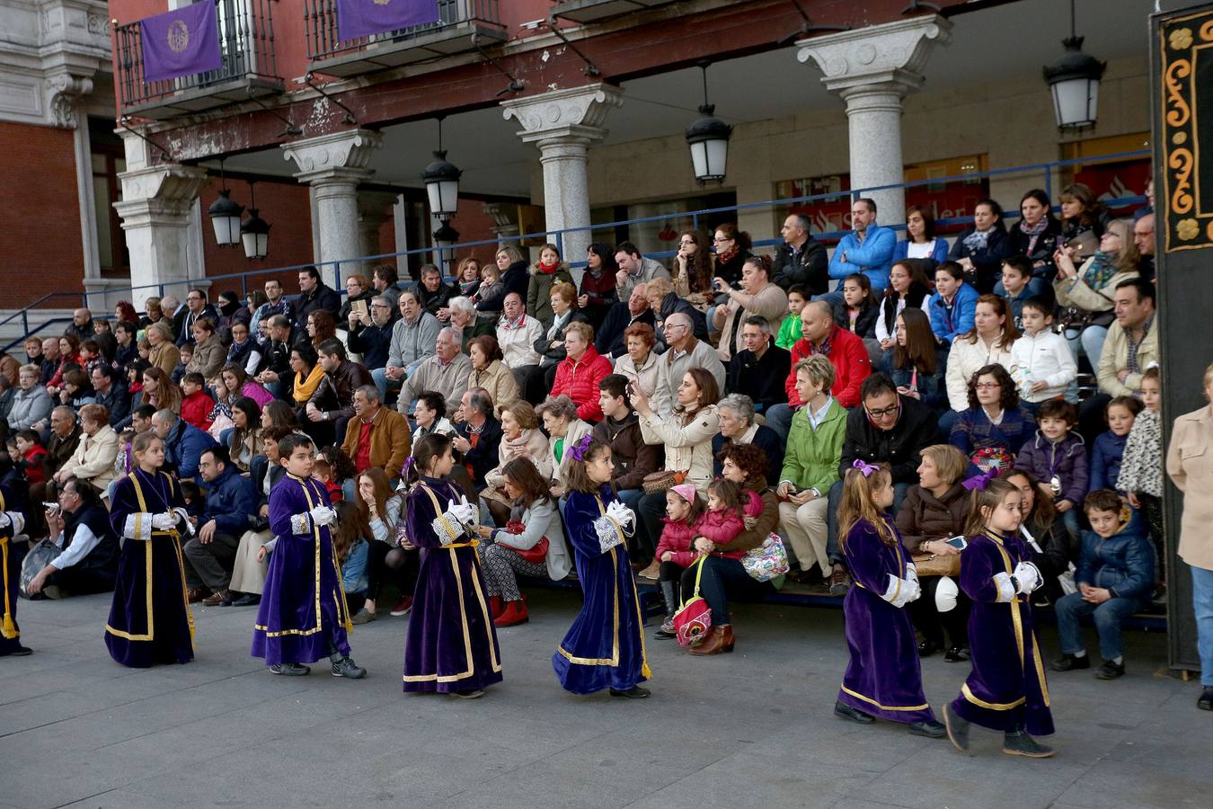 Si estuviste en el Vía Crucis Procesional, búscate en las fotos (2/2)