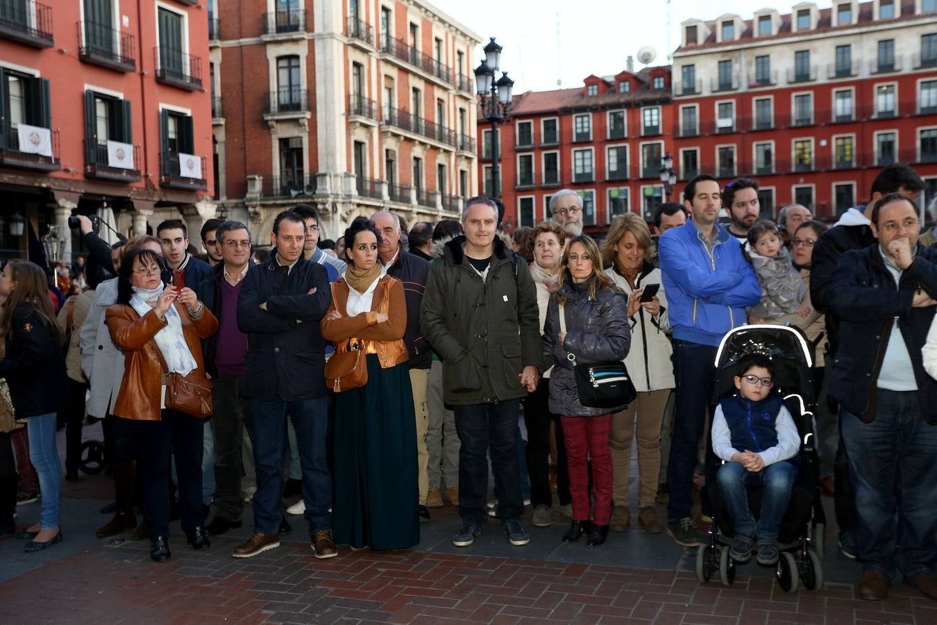 Si estuviste en el Vía Crucis Procesional, búscate en las fotos (2/2)