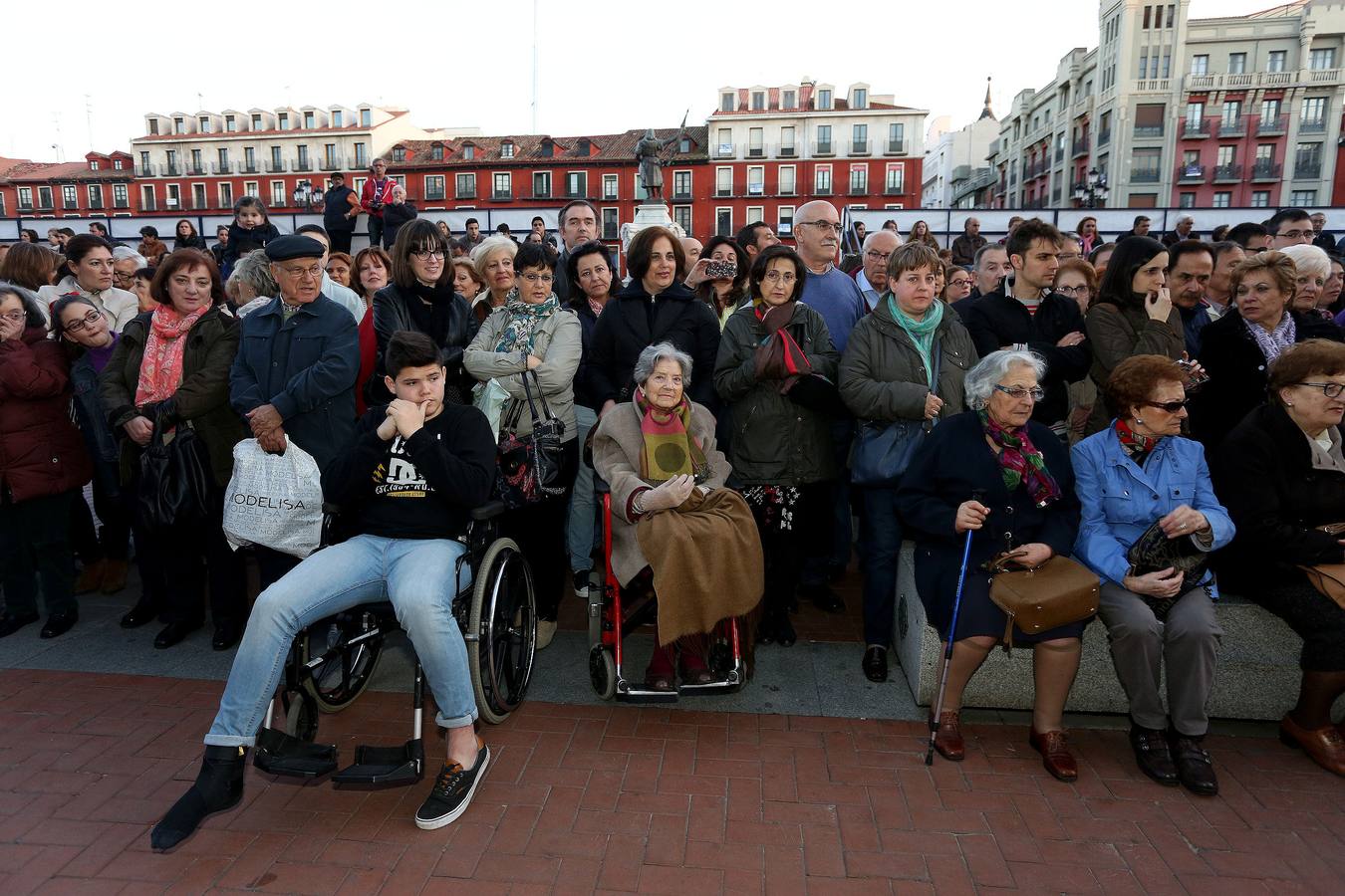 Si estuviste en el Vía Crucis Procesional, búscate en las fotos (2/2)