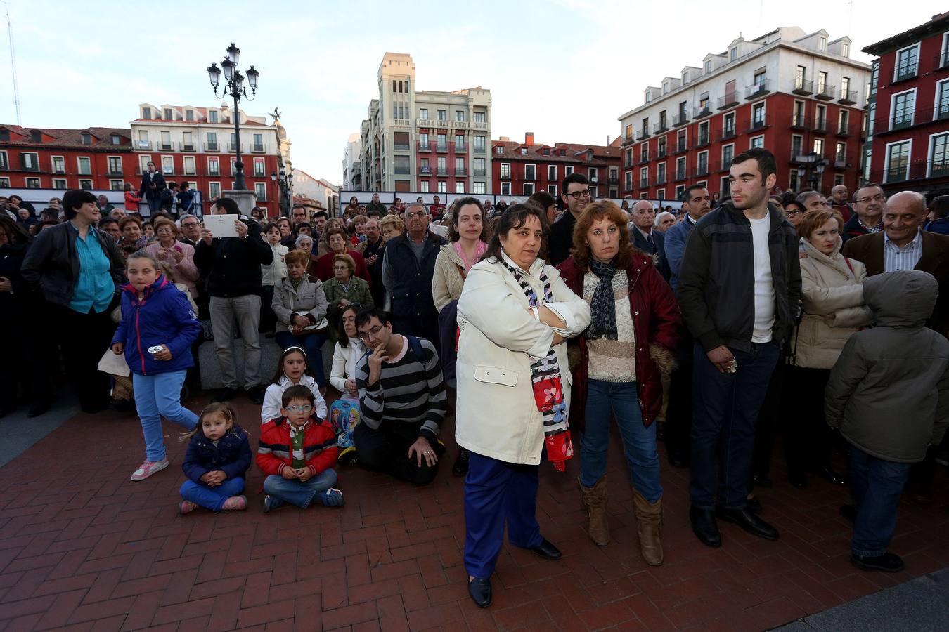 Si estuviste en el Vía Crucis Procesional, búscate en las fotos (2/2)