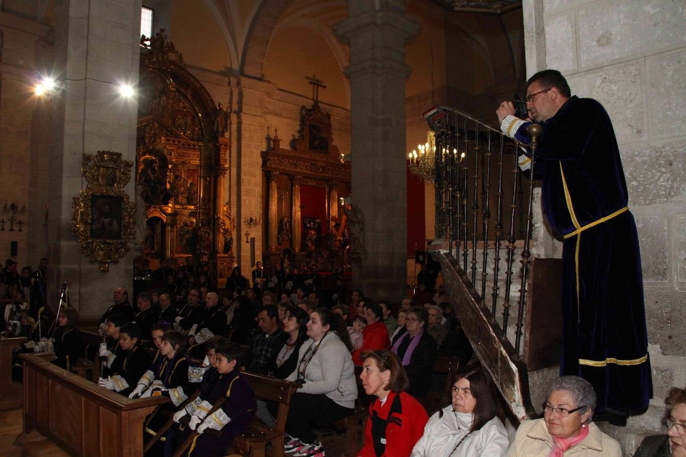 Vía Crucis y besapié al Nazareno en Peñafiel (Valladolid)