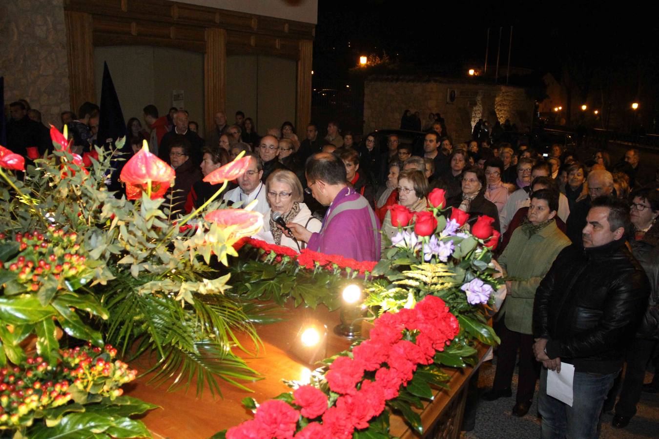 Vía Crucis y besapié al Nazareno en Peñafiel (Valladolid)