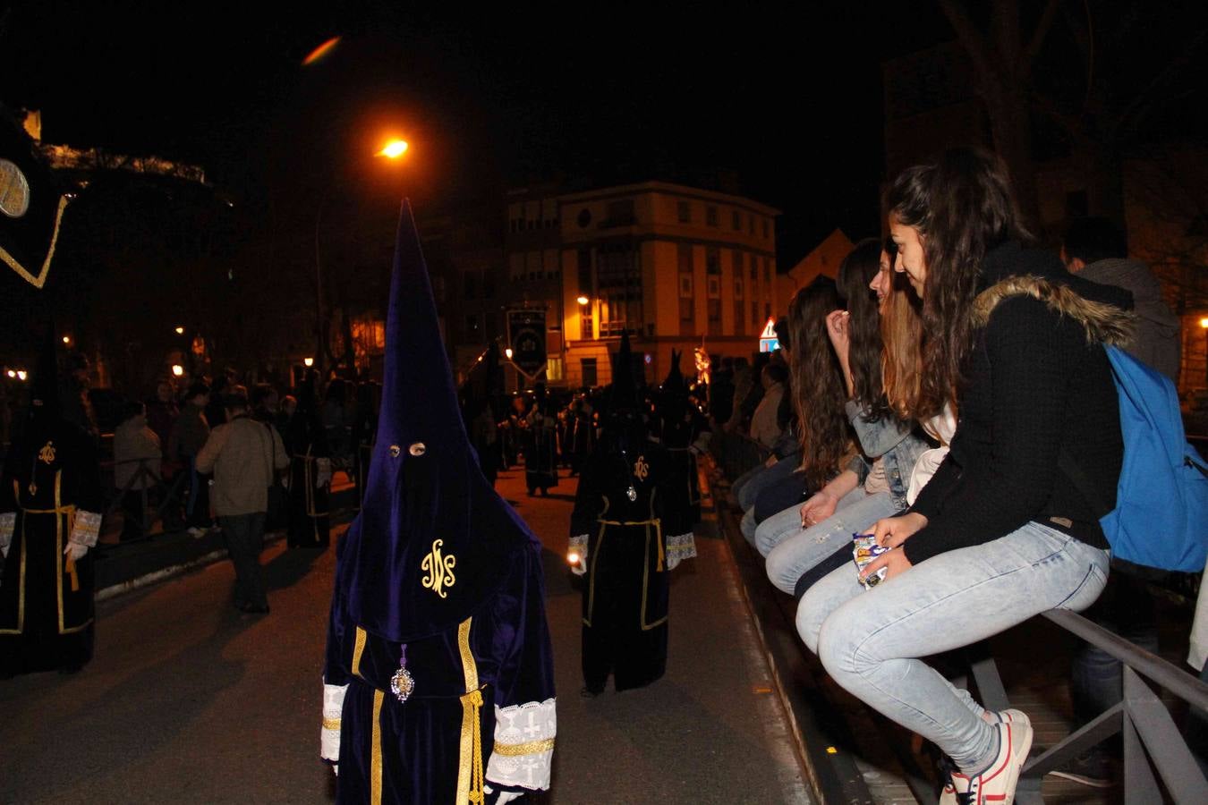 Vía Crucis y besapié al Nazareno en Peñafiel (Valladolid)