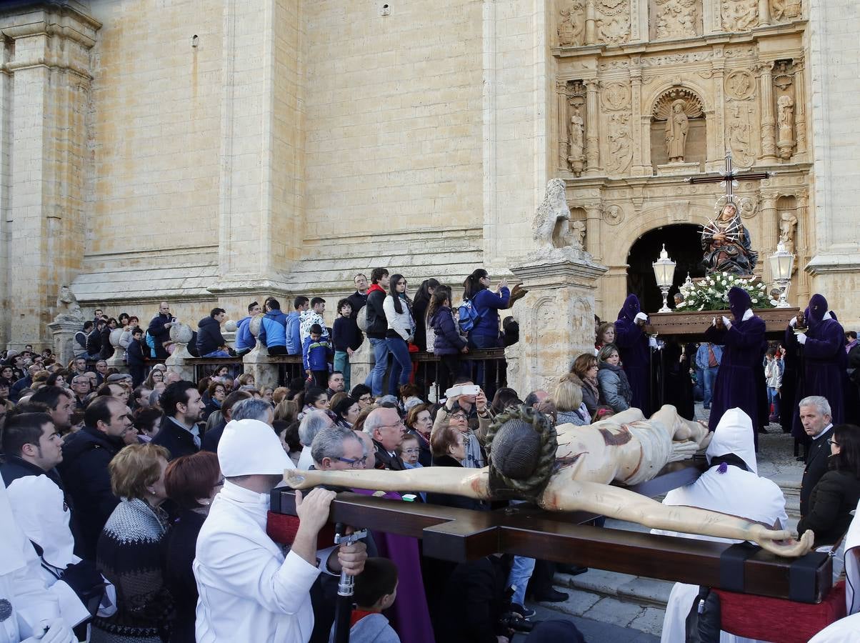 Encuentro entre la Dolorosa y el Cristo del Amparo en Medina de Rioseco (Valladolid)