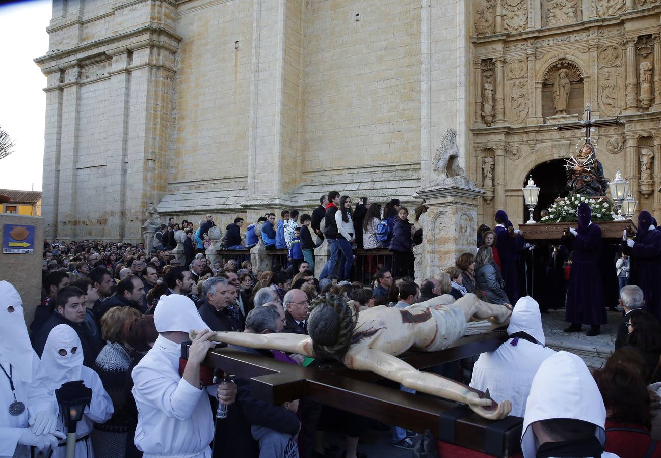 Encuentro entre la Dolorosa y el Cristo del Amparo en Medina de Rioseco (Valladolid)