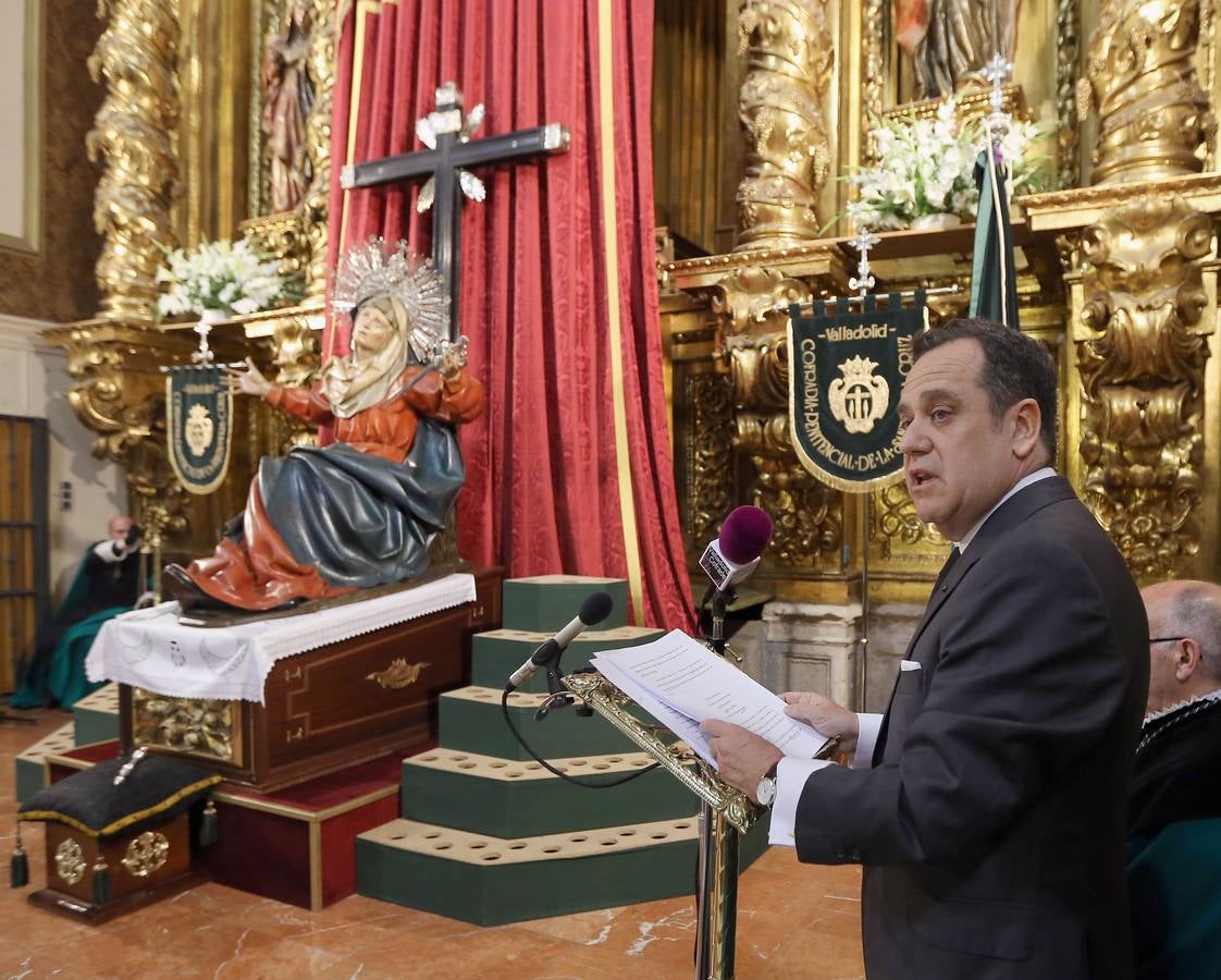 Ofrecimiento y ofrenda floral a la Virgen en la iglesia de la Vera Cruz de Valladolid