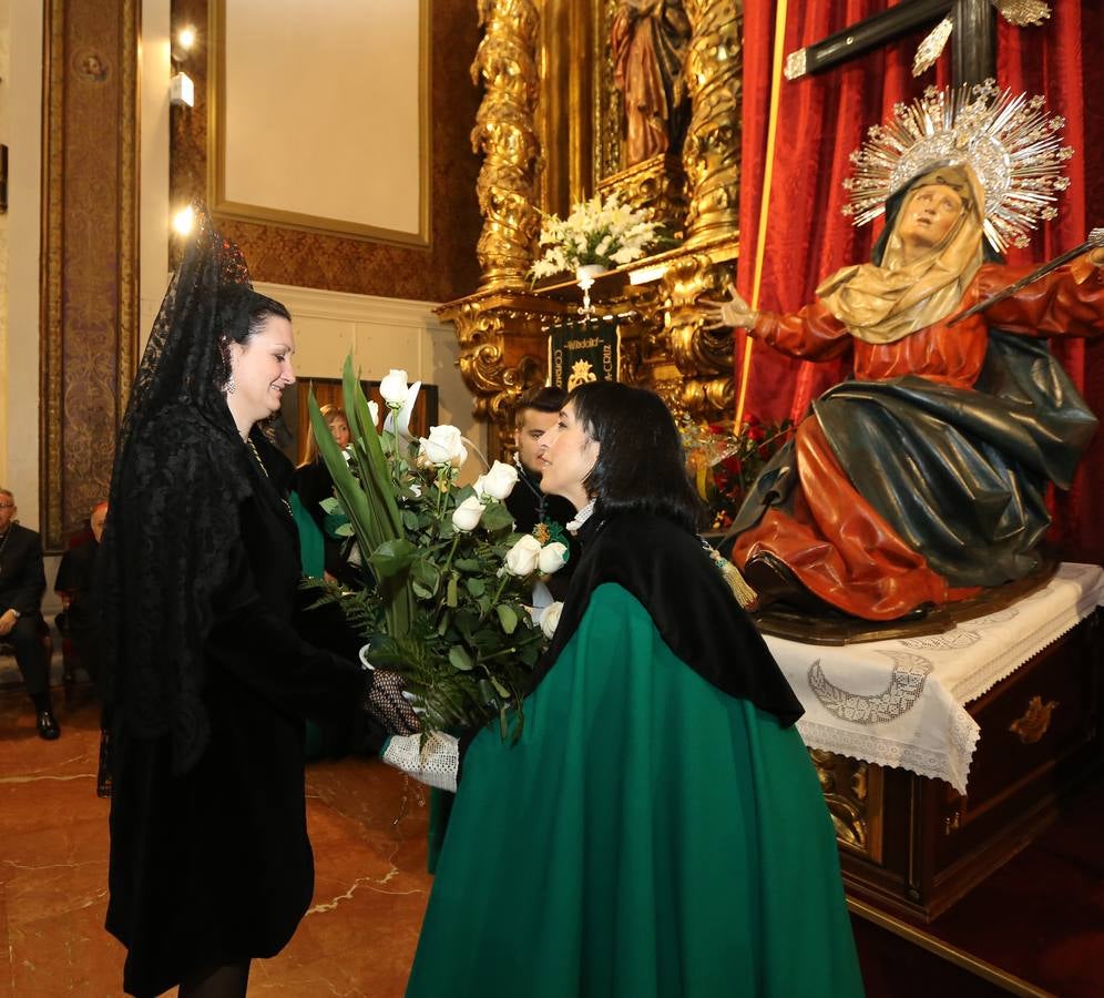 Ofrecimiento y ofrenda floral a la Virgen en la iglesia de la Vera Cruz de Valladolid