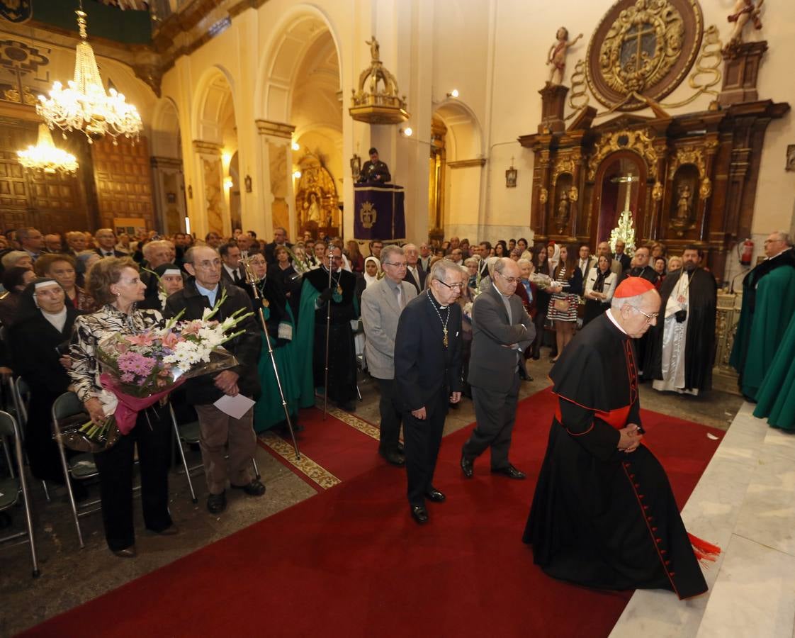 Ofrecimiento y ofrenda floral a la Virgen en la iglesia de la Vera Cruz de Valladolid