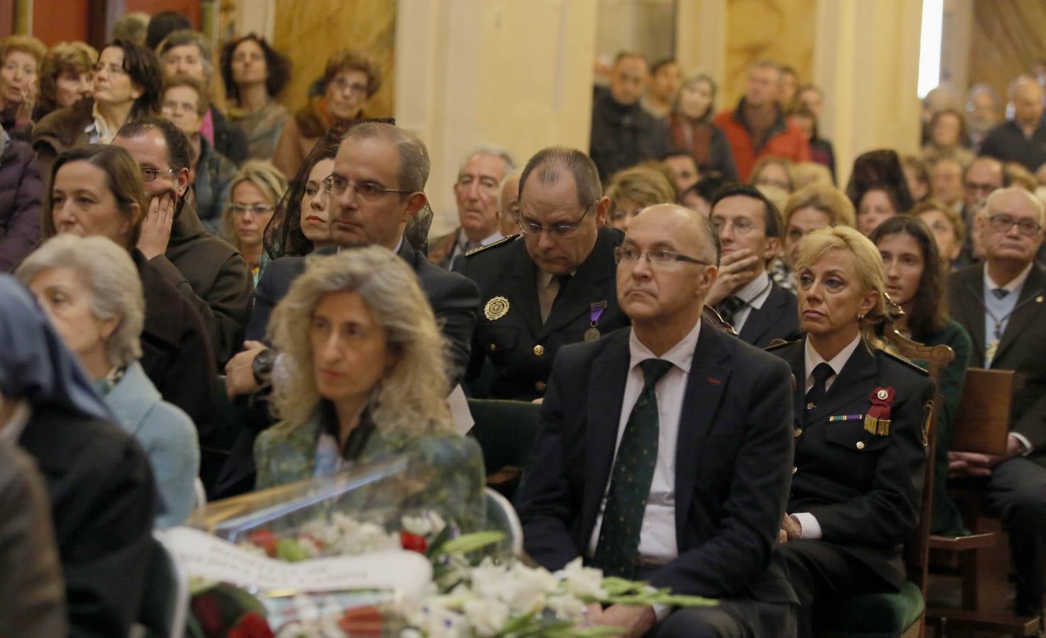 Ofrecimiento y ofrenda floral a la Virgen en la iglesia de la Vera Cruz de Valladolid