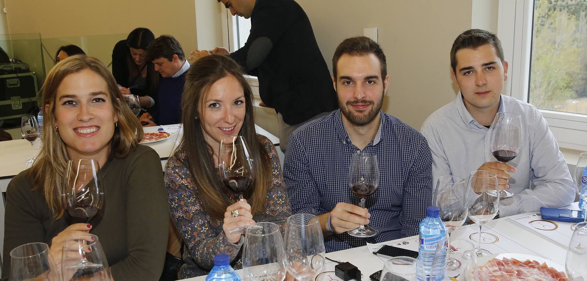 Paula Quintanilla (Politécnica de Madrid), con Marta Puertas, Jaime Rodríguez y Rodrigo Jiménez, de Nuevas Generaciones de Segovia.