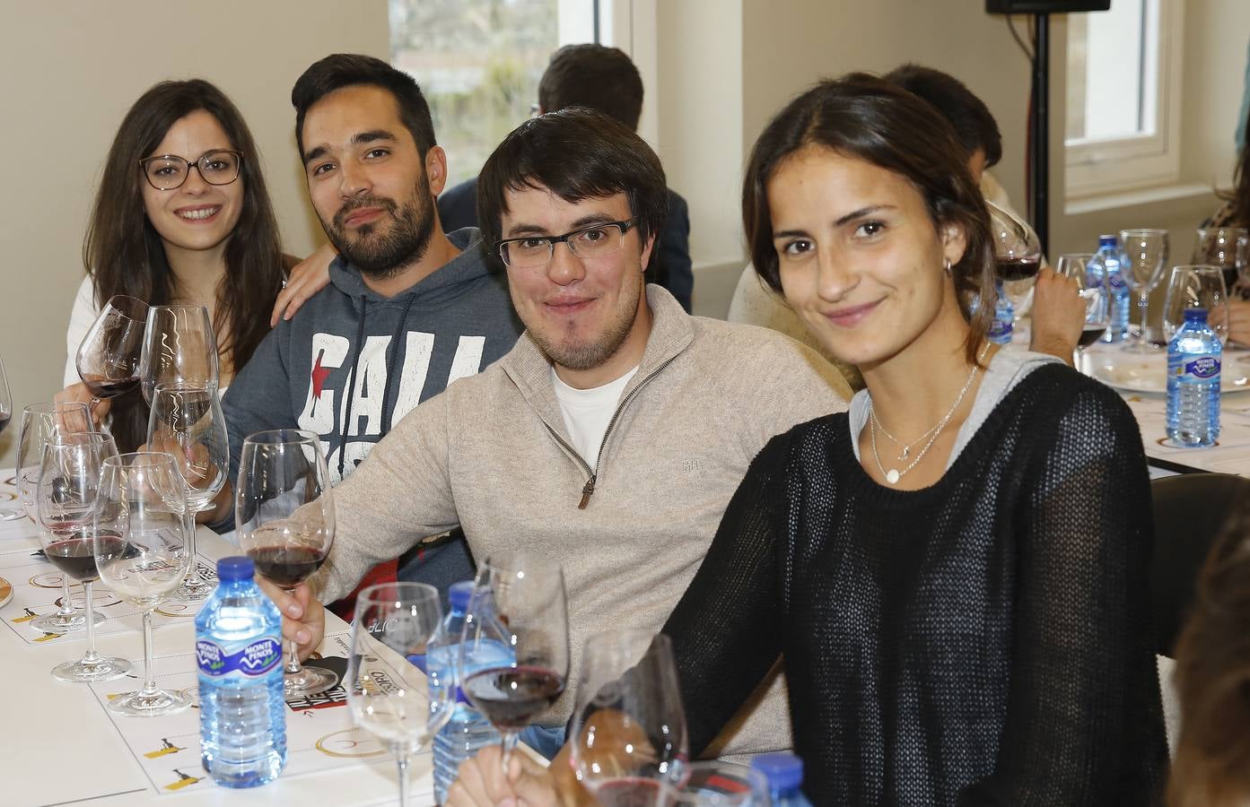 Ángela Gómez y Carlos Cabrejas, de la UVA, Julián Duque de Lucas y Claudia Ochoa, ambos del IE.