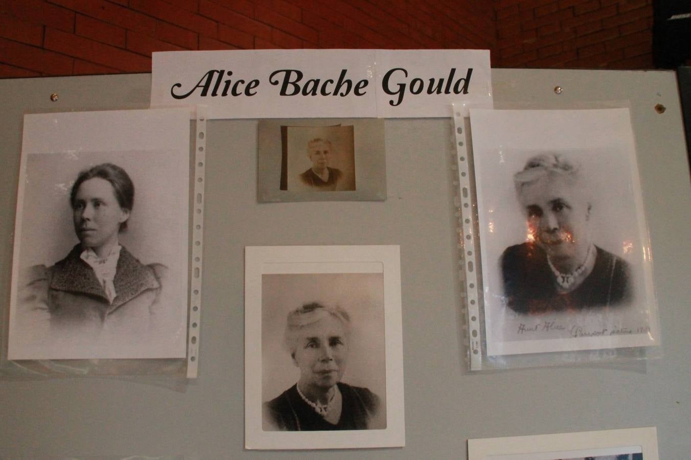 Exposición por el 25 aniversario de la Asociación de Mujeres Alicia B. Gould en Simancas (Valladolid)