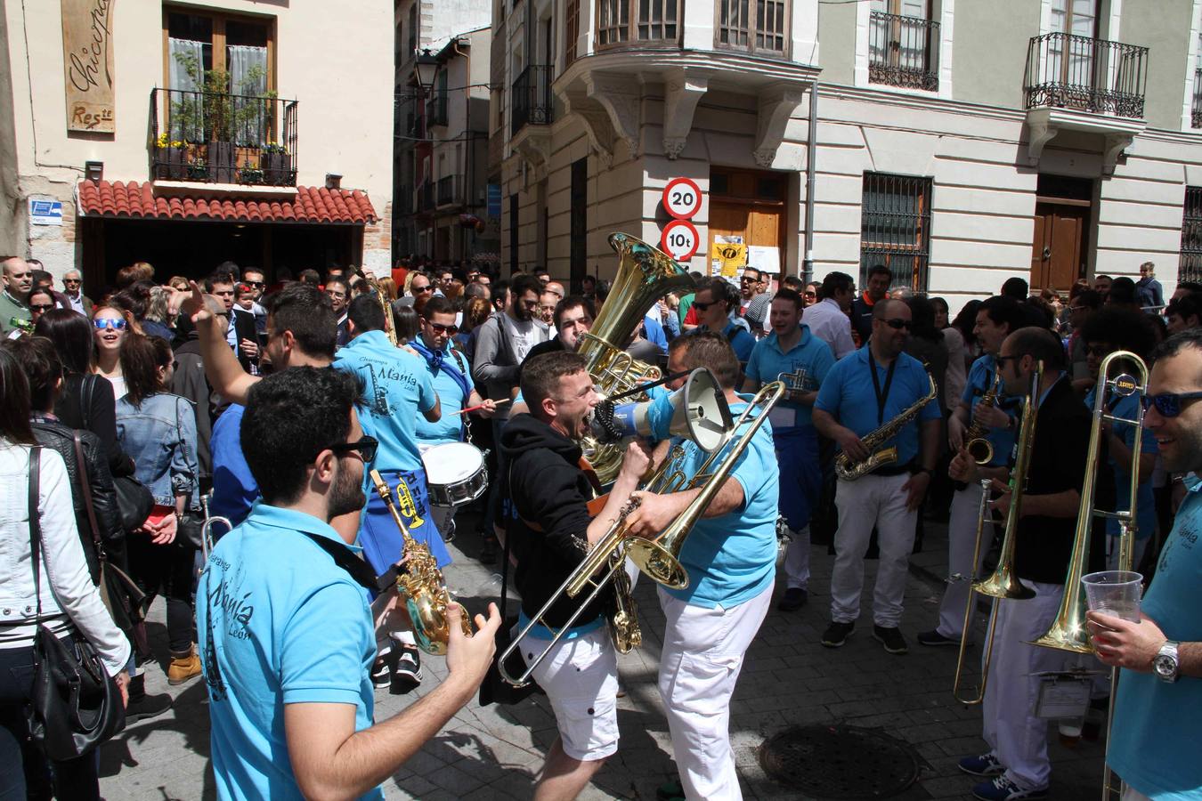 El chúndara pone el broche de oro a la XIII Concentración de Charangas de Peñafiel