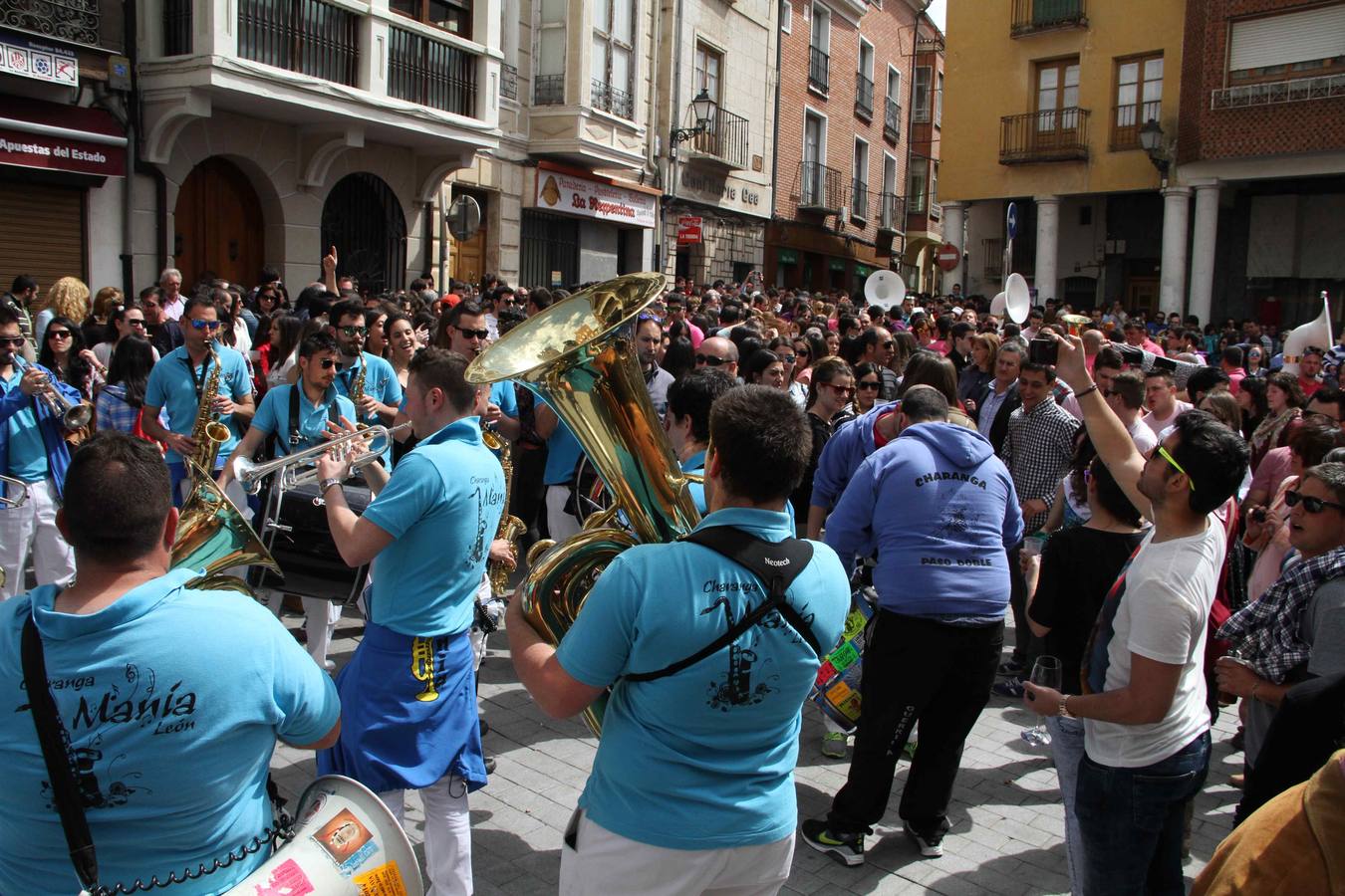 El chúndara pone el broche de oro a la XIII Concentración de Charangas de Peñafiel