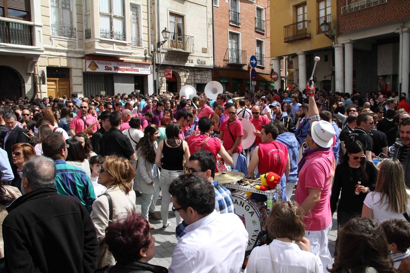 El chúndara pone el broche de oro a la XIII Concentración de Charangas de Peñafiel