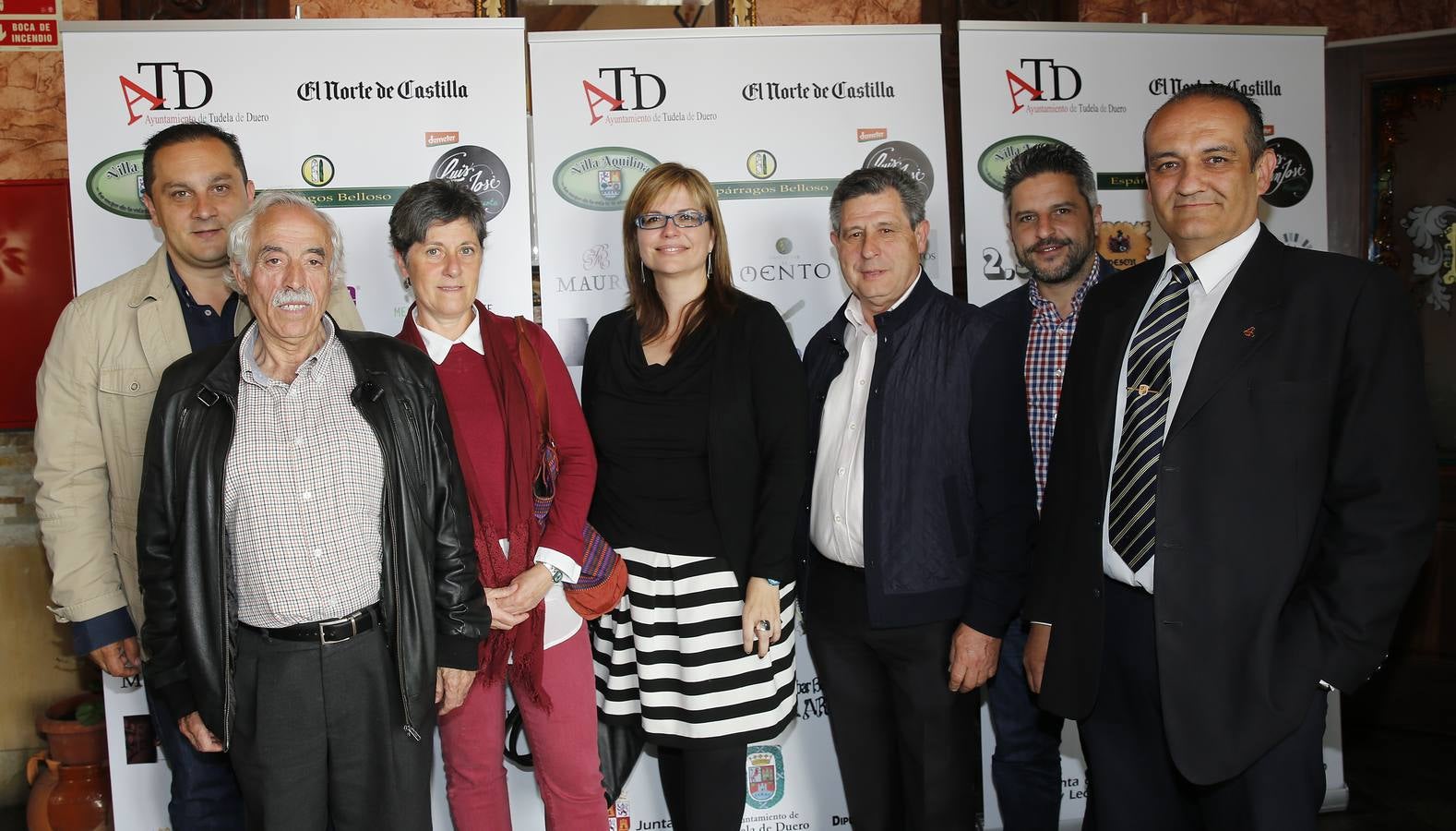 Los socialistas Ismael Bosch, Juan Ávila (alcalde de Villabáñez), Marta Olmedo (portavoz en la Diputación), Carlos del Barrio (concejal de Quintanilla), Julio del Valle (diputado provincial) y Francisco Peña (secretario de Medio Ambiente).