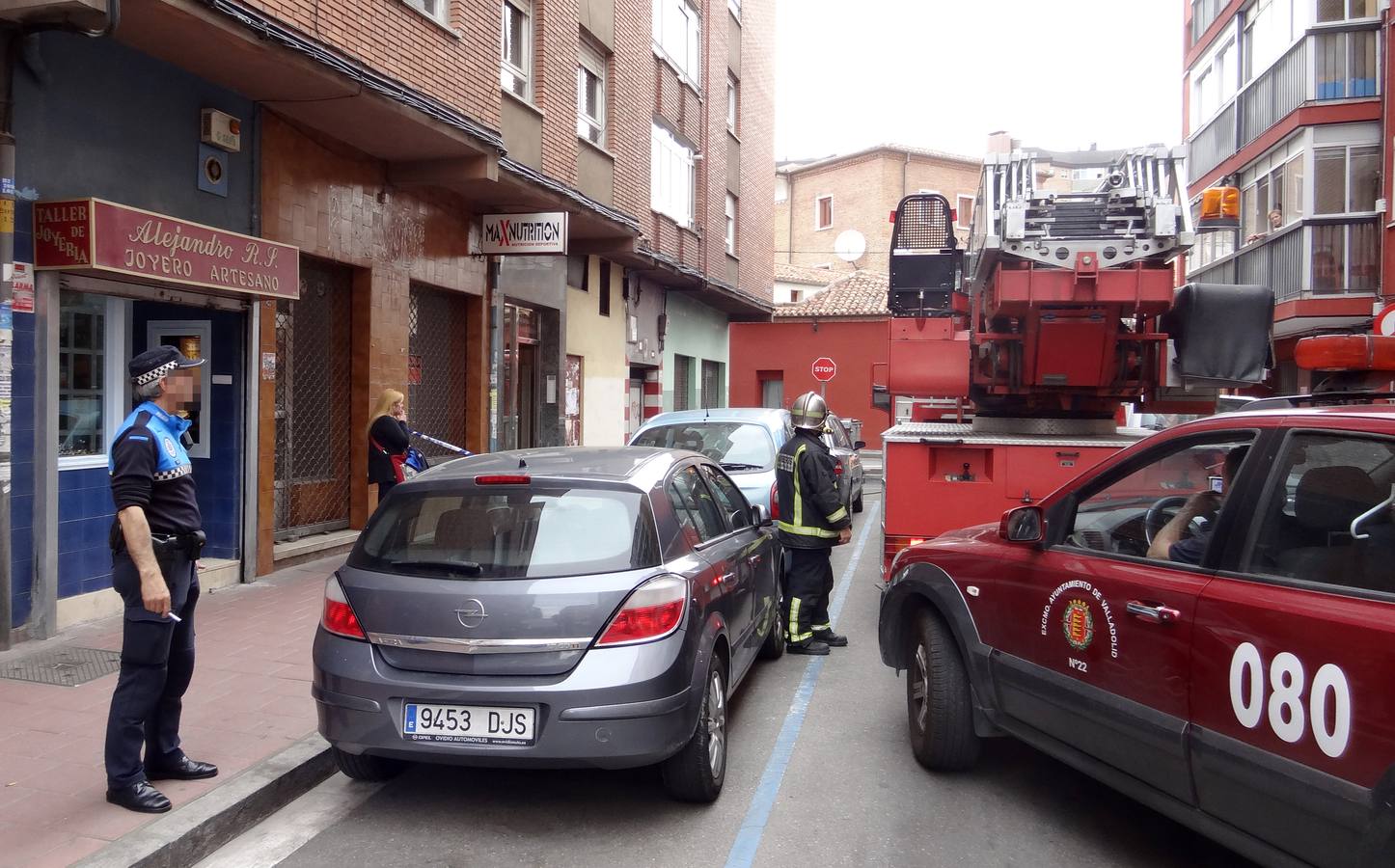 Incendio en la cocina de una vivienda en la calle Bailarín Vicente Escudero, en el barrio de San Juan