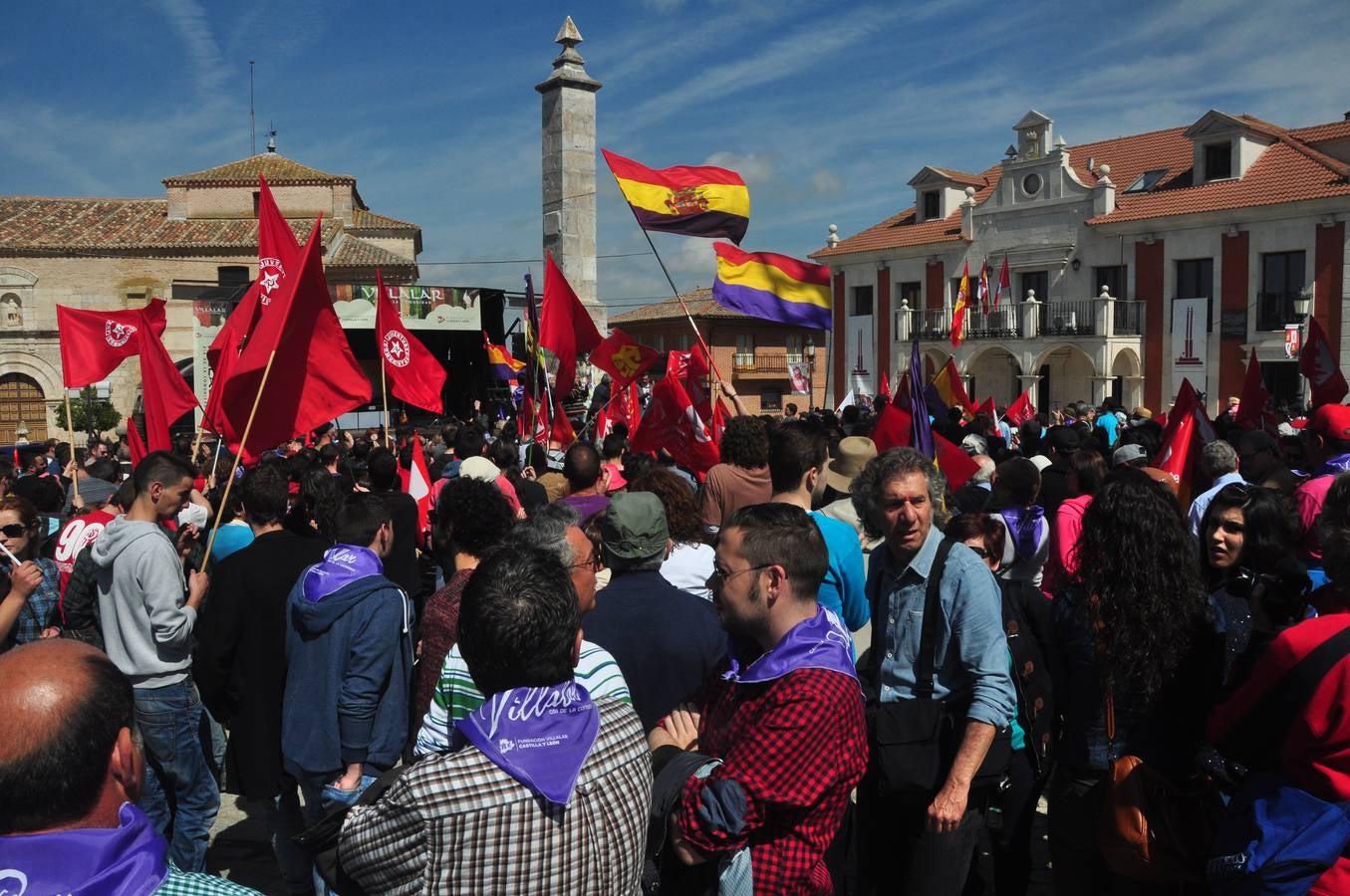 Gran ambiente en Villalar en la celebración del Día de la Comunidad (1/3)