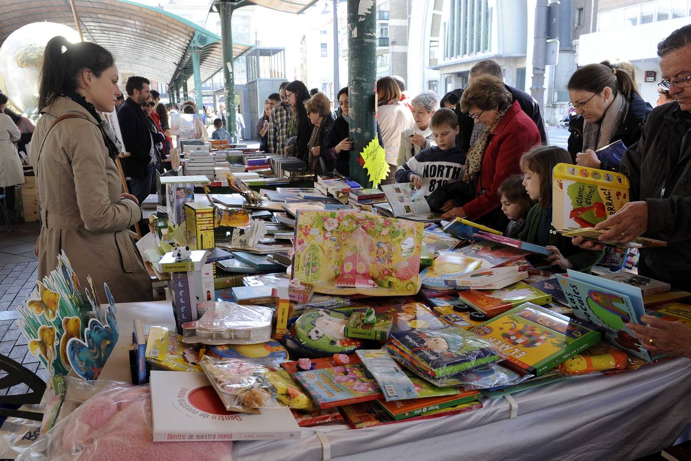 Día del Libro en la Plaza España de Valladolid