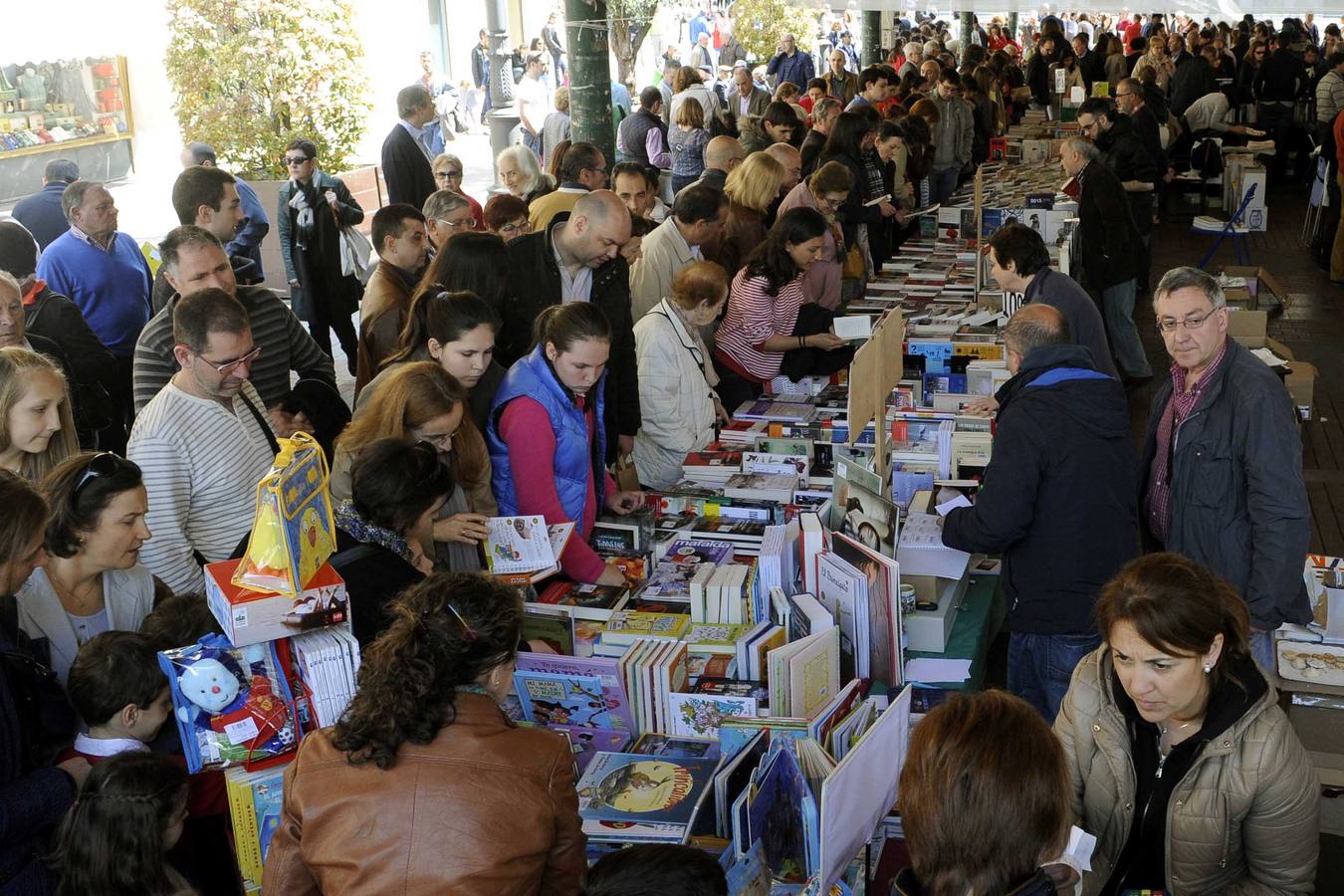 Día del Libro en la Plaza España de Valladolid
