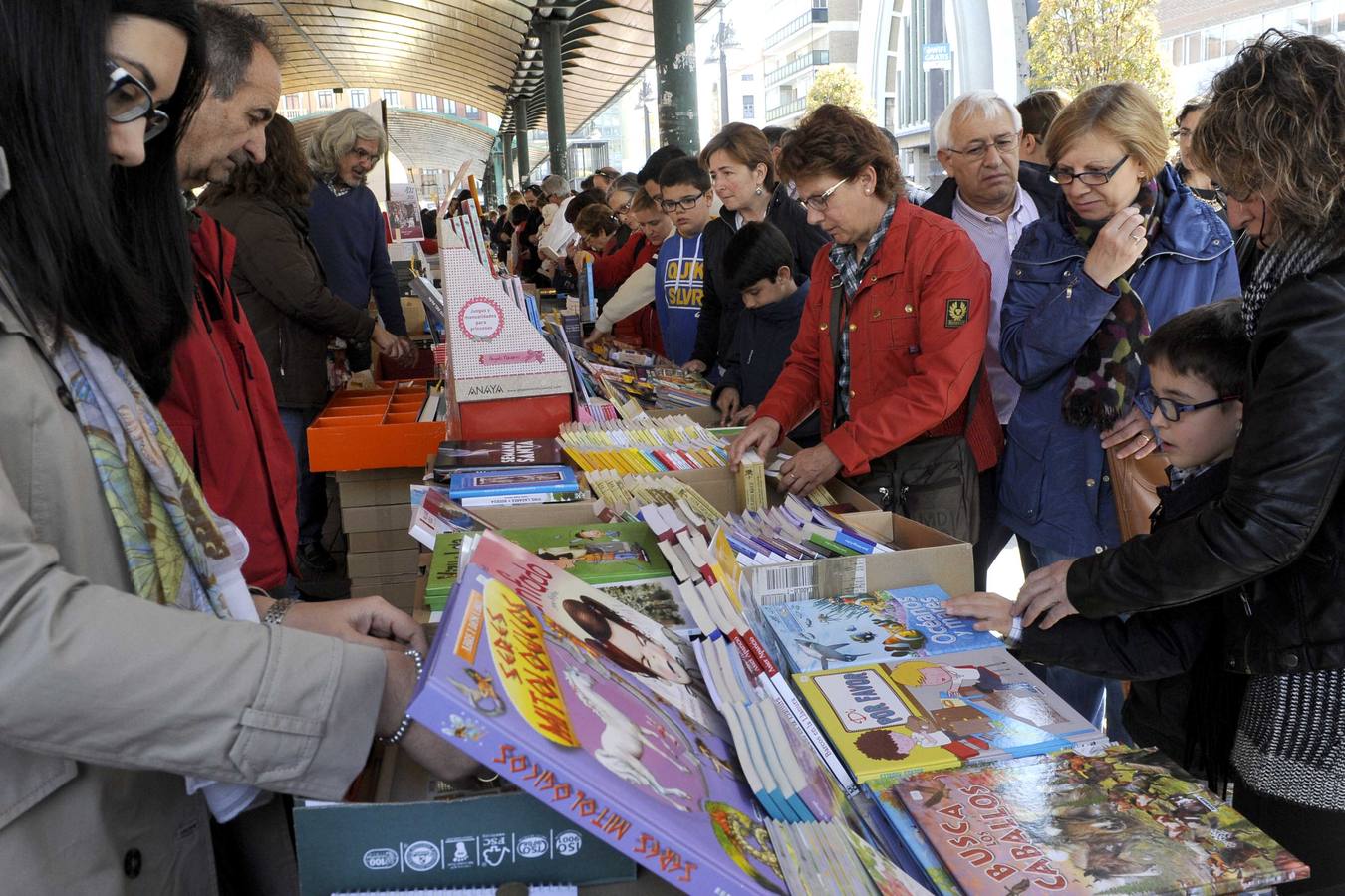 Día del Libro en la Plaza España de Valladolid