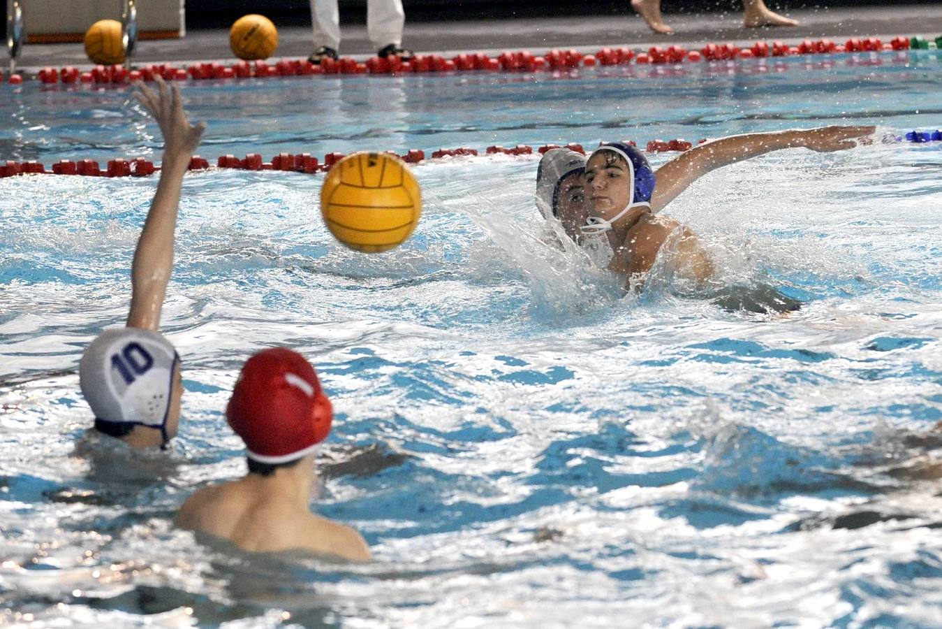 Waterpolo en la piscina de Río Esgueva (Valladolid)