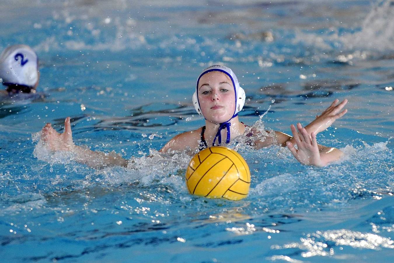 Waterpolo en la piscina de Río Esgueva (Valladolid)