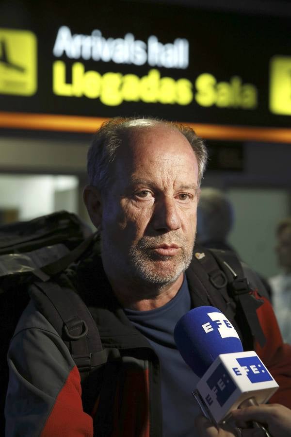 Los senderistas castellanos y leoneses que estaban en Nepal llegan a Barajas