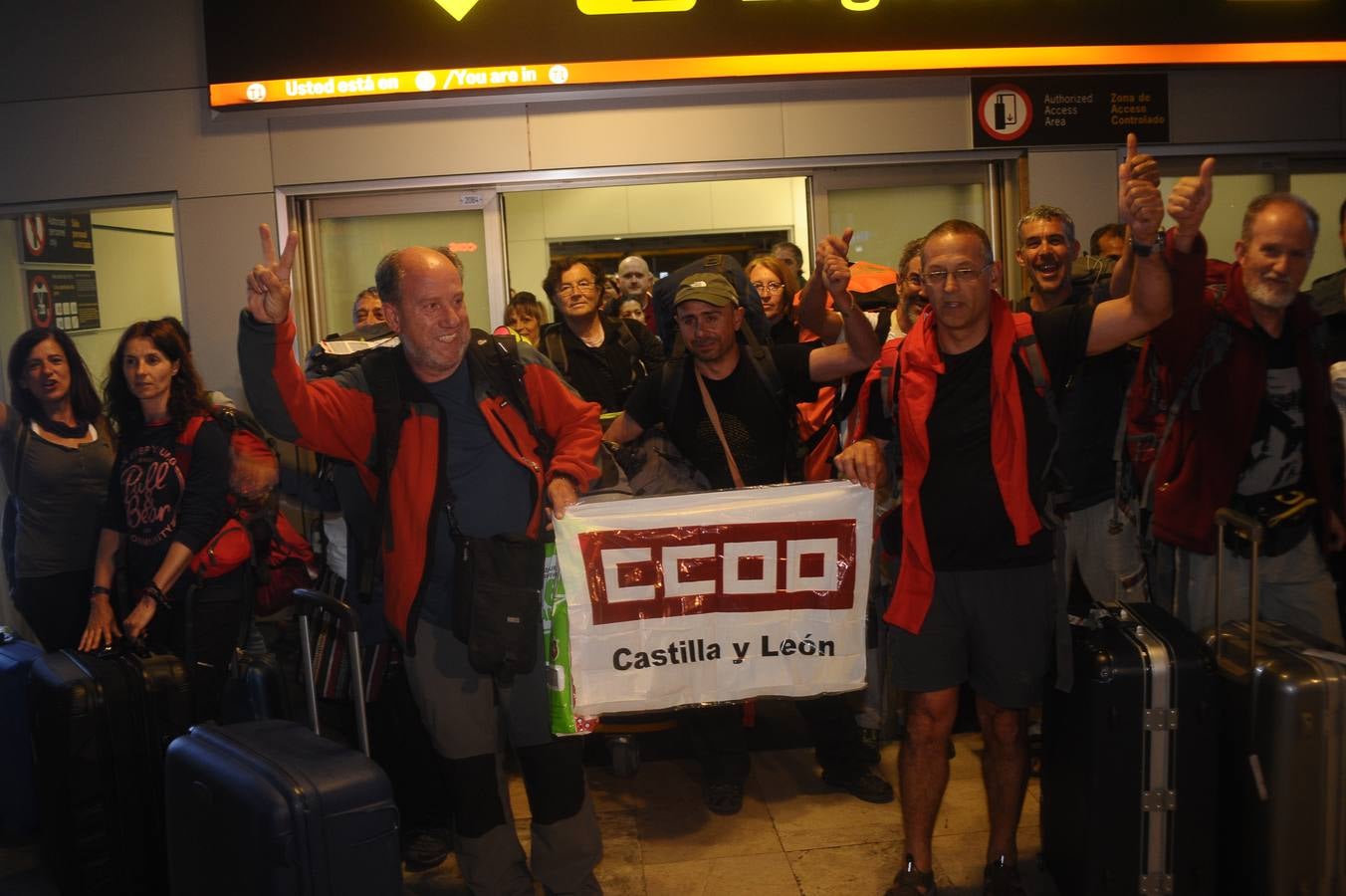 Los senderistas castellanos y leoneses que estaban en Nepal llegan a Barajas