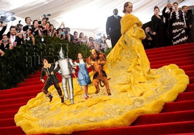 Los mejores montajes con el vestido de Rihanna en la gala benéfica del Museo Metropolitan de Nueva York