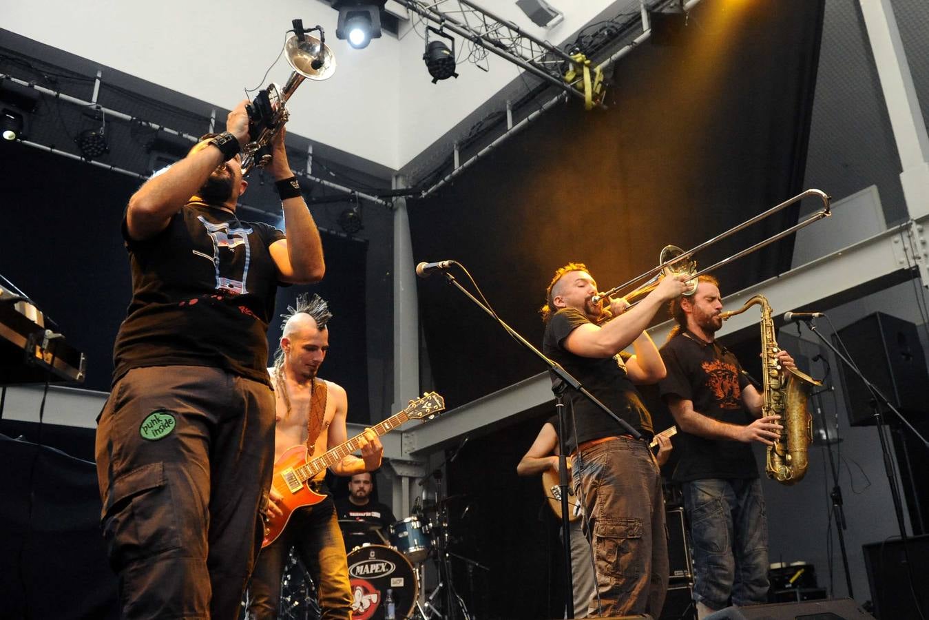 Concierto de 6eiSKAfes en el LAVA