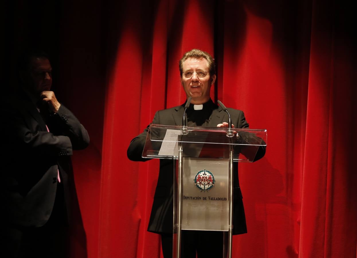 El Teatro Zorrilla de Valladolid se llena de poesía y música en el homenaje a Martín Descalzo