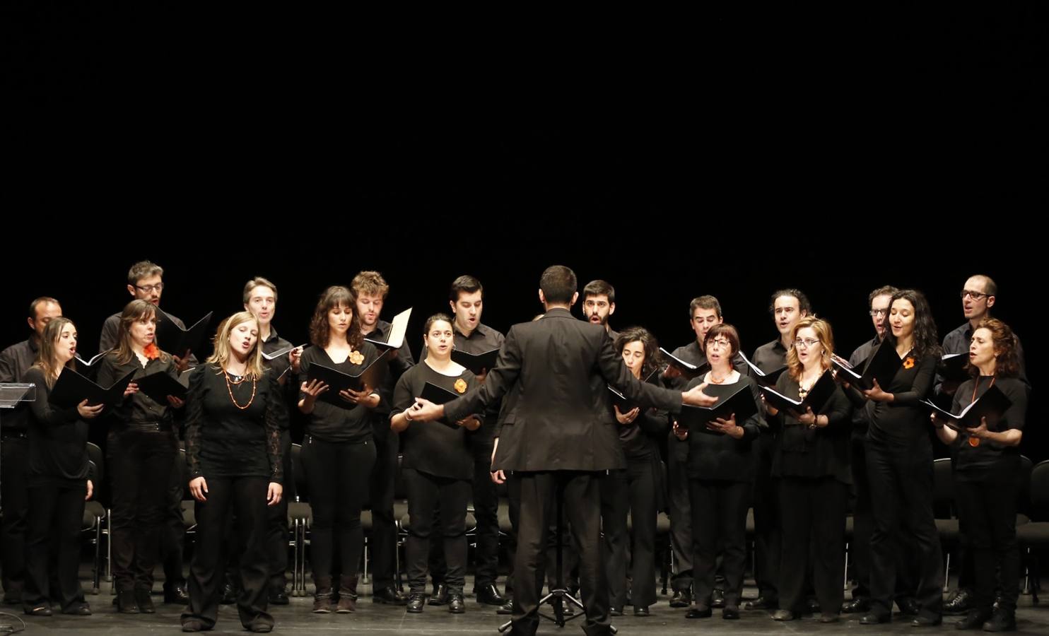 El Teatro Zorrilla de Valladolid se llena de poesía y música en el homenaje a Martín Descalzo