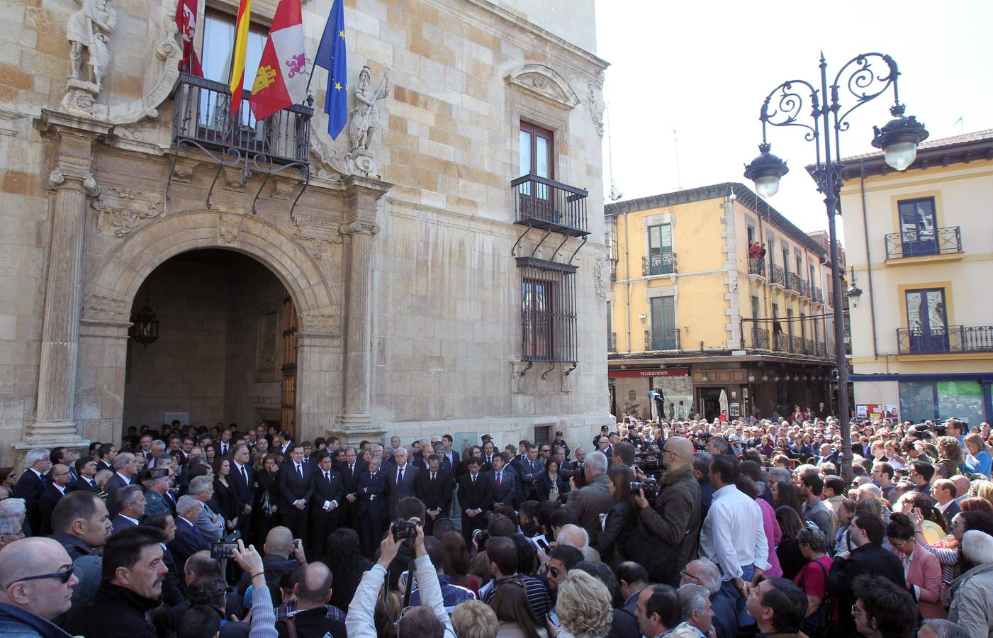 13.05.14 Minuto de silencio en la Diputacion de León.