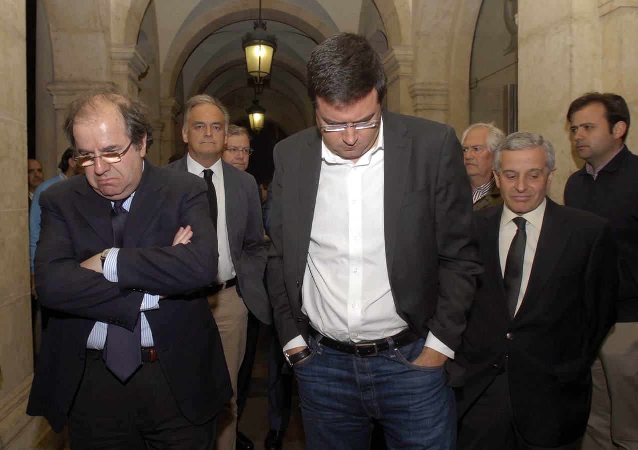 12.05.14 Juan Vicente Herrera, Óscar López y Emilio Gutiérrez, desconsolados.