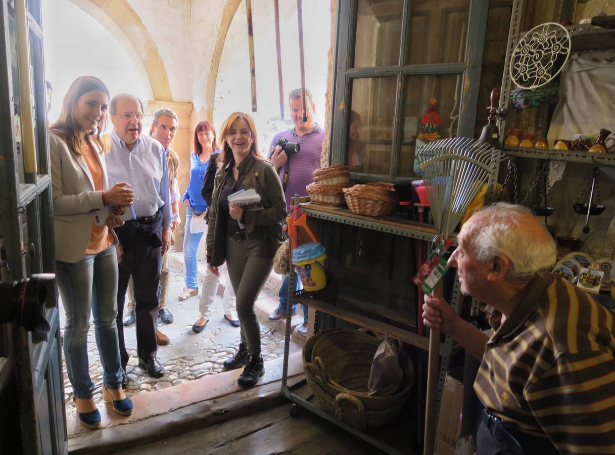 El candidato del PP a la Presidencia de la Junta de Castilla y León visita la provincia de Segovia