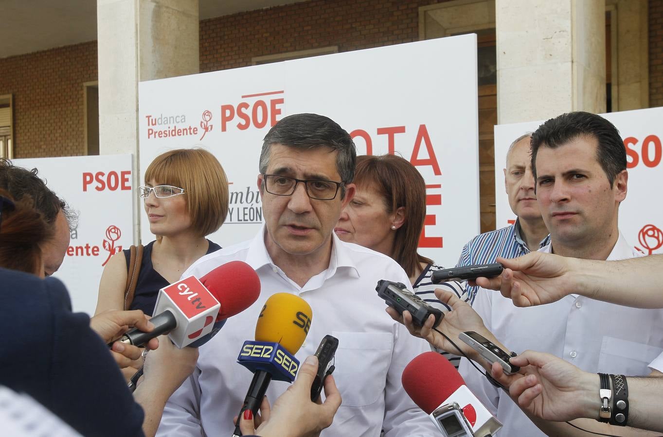 Luis Tudanca visita Venta de Baños (Palencia) para apoyar la candidatura de Rosa Juanes a la alcaldía