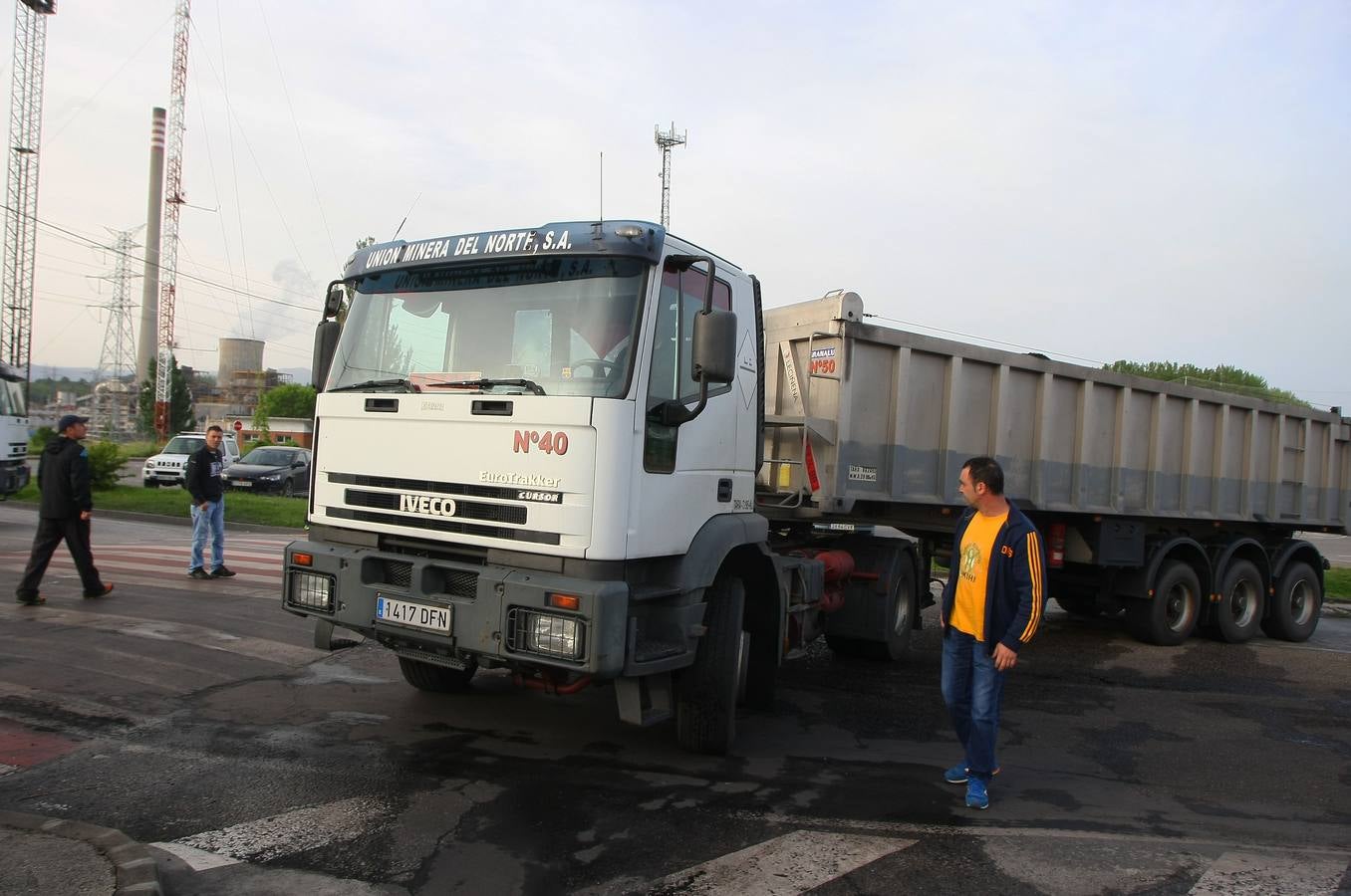 Concentración de mineros a las puertas de la central térmica de Cubillos del Sil (León)