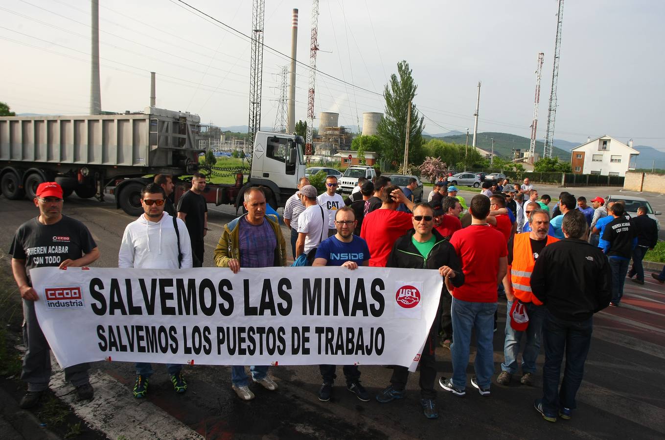 Concentración de mineros a las puertas de la central térmica de Cubillos del Sil (León)