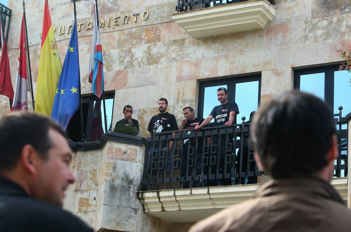 Representantes mineros se encierran en los Ayuntamientos de Bembibre y Fabero (León)