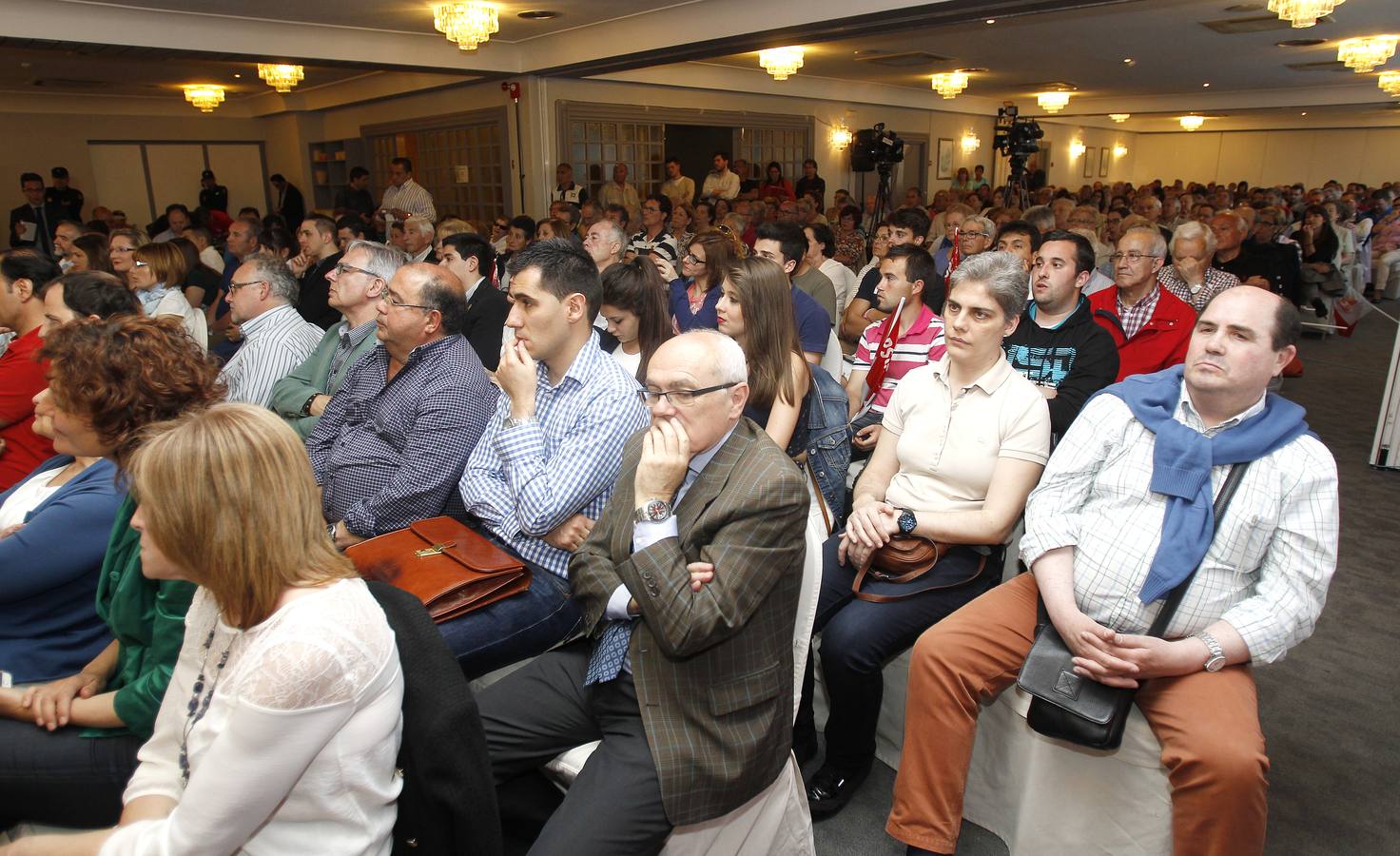 Miriam Andrés recurre a Eduardo Madina para reactivar la ilusión de los socialistas palentinos