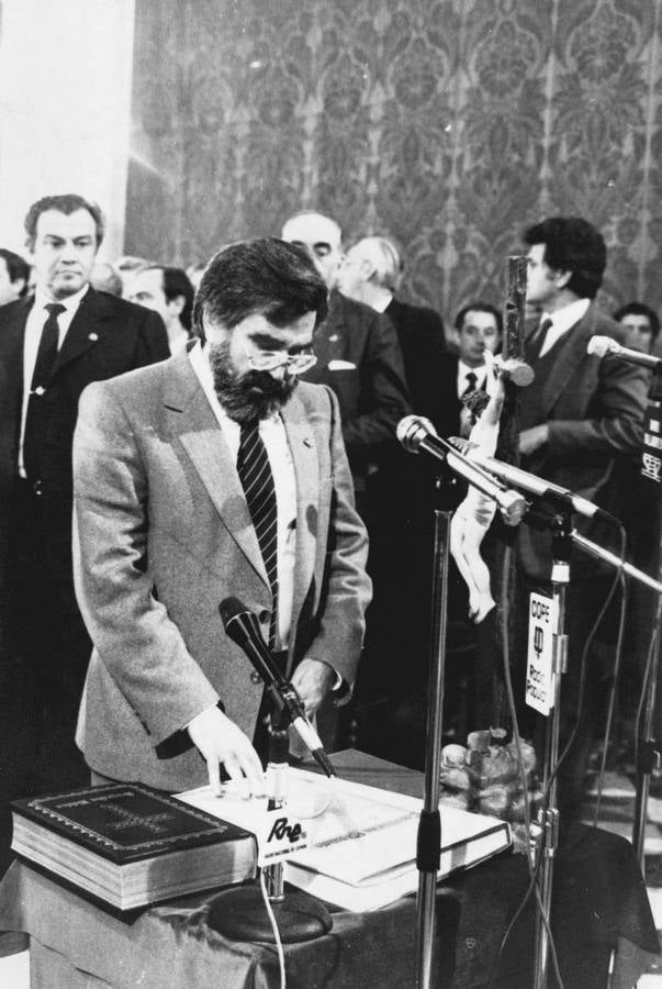 Dionisio Llamazares, toma posesión como presidente de las Cortes de Castilla y León.