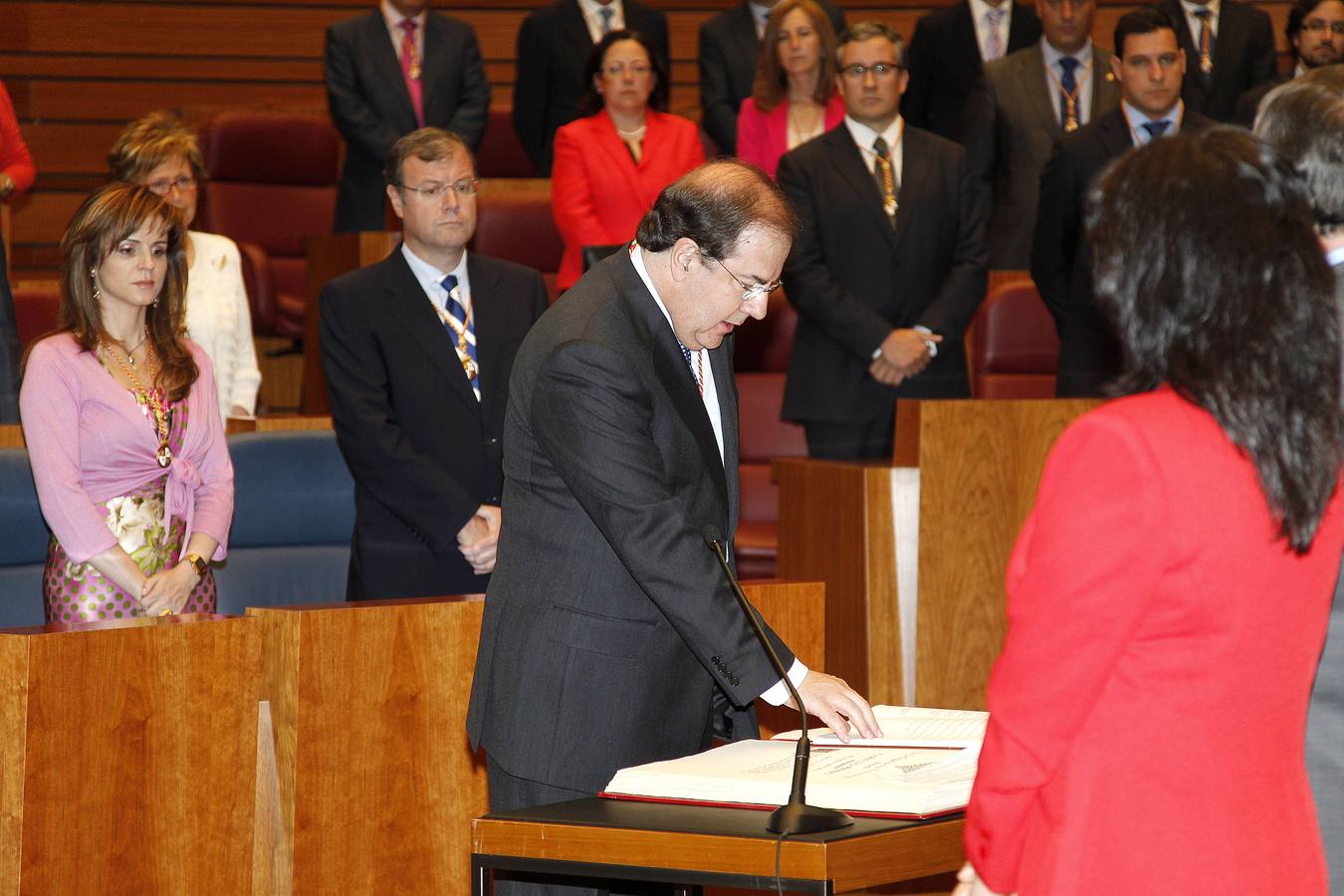 Juan Vicente Herrera jura su cargo como presidente de la Junta de Castilla y León.