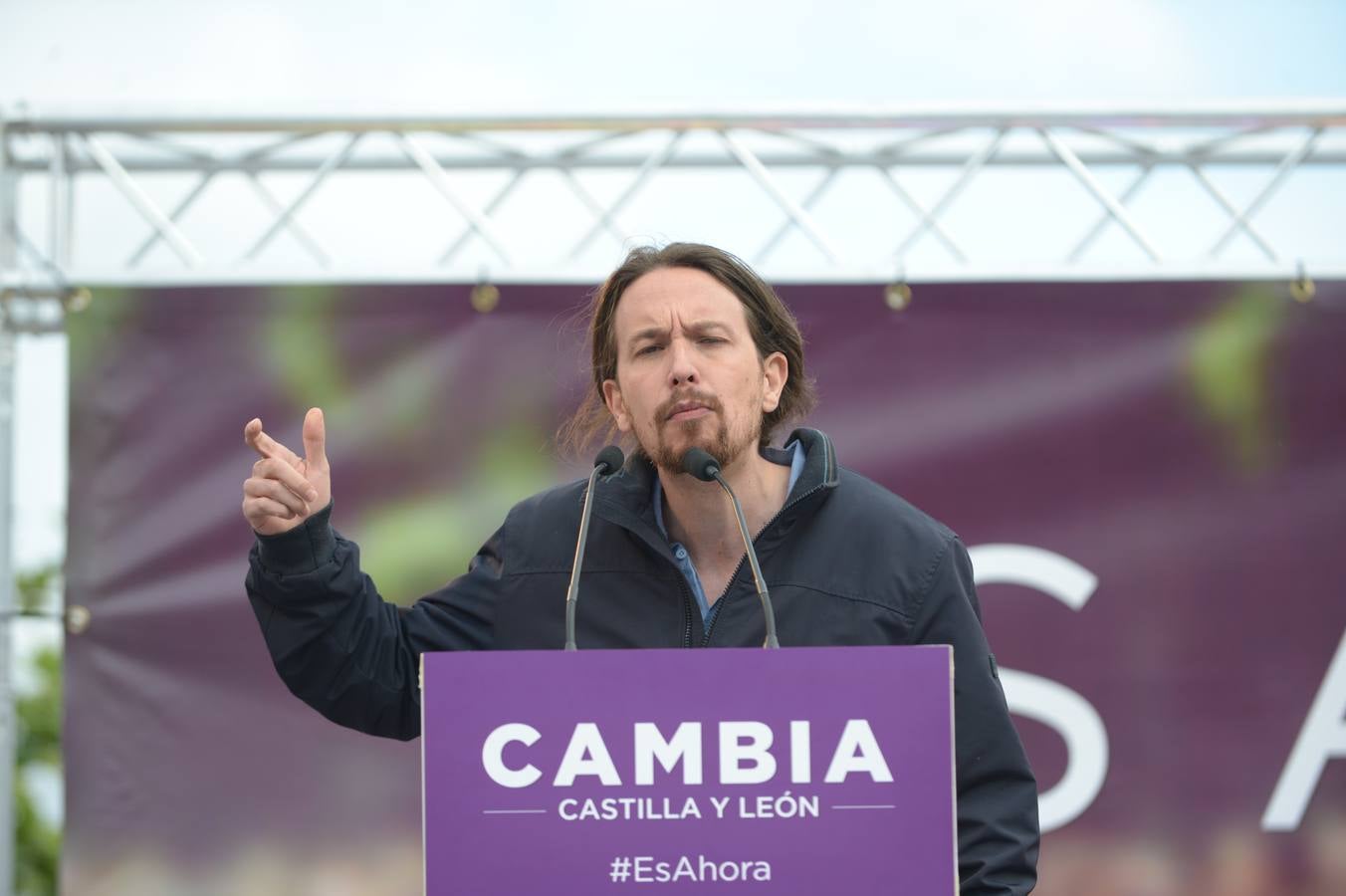 El secretario general de Podemos, Pablo Iglesias, participa en un acto electoral de Podemos en Zamora junto a Pablo Fernandez, Irene Montero y María José Rodríguez Tobal.