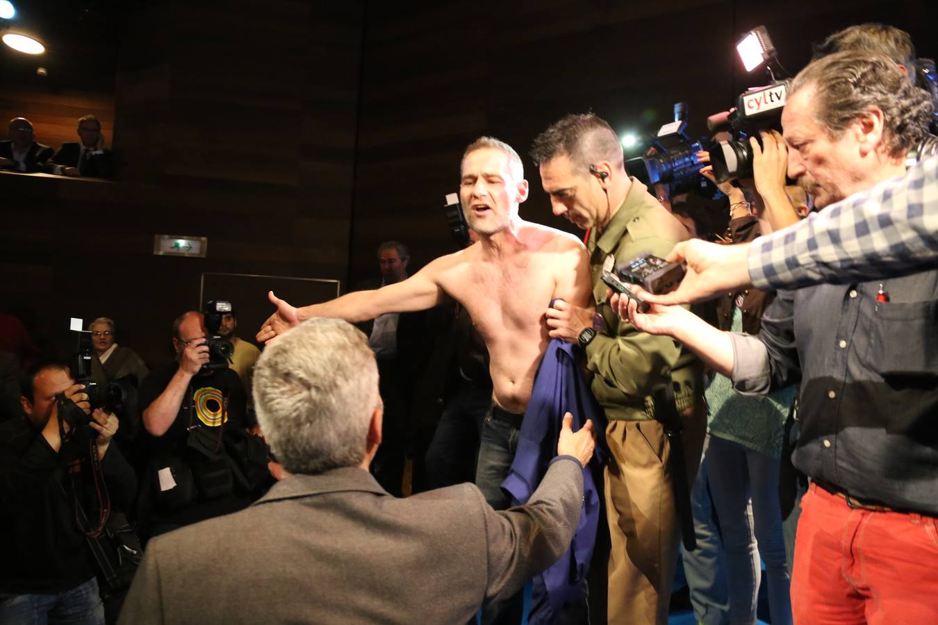Varios mineros irrumpen en el mitin del Partido Popular en el Auditorio Ciudad de León